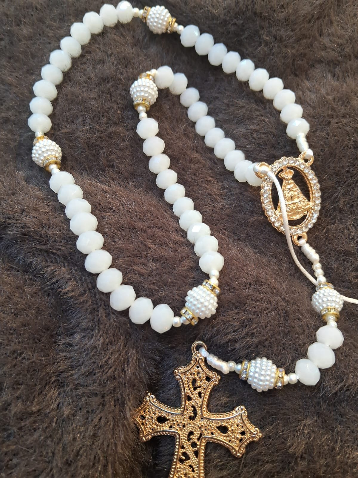 Terco Cristal P.N Framboesa Elos Trevo Aparecida Strass Cruz Vazada BRANCO - Imagem 2