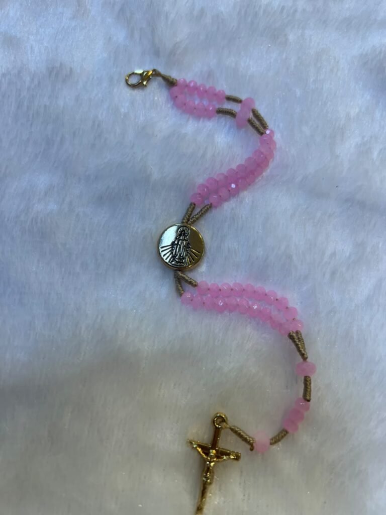 TERÇO PULSO CRISTAL ROSA OPACO - N. SRA. DAS GRACAS - DOURADO