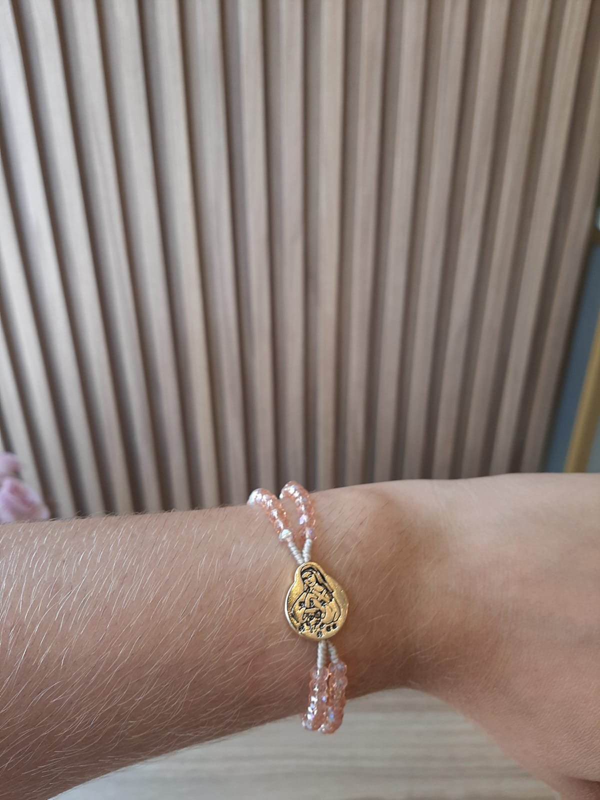 Terço de Pulso Cristal Rose Transparente - Santa Teresinha - Dourado - Imagem 2