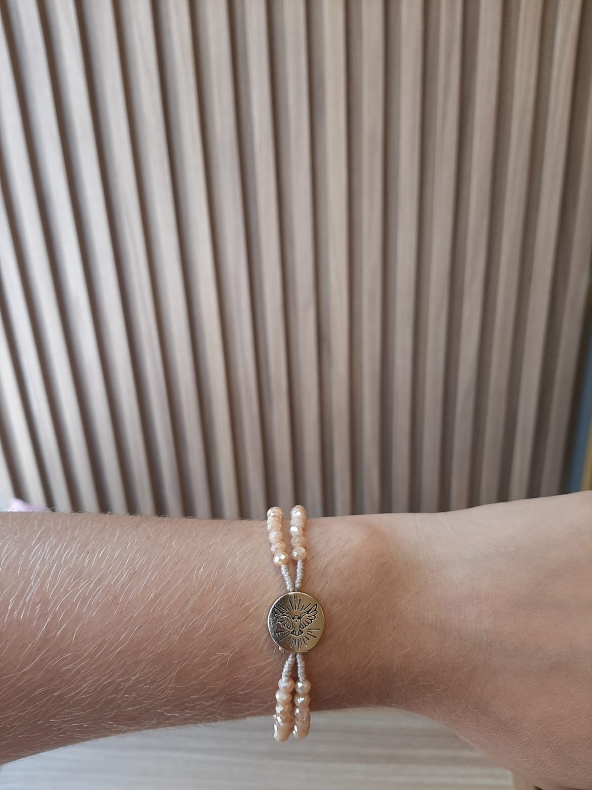 TERÇO PULSO - ESPIRITO SANTO - CRISTAL BEGE IRISADO - DOURADO - Imagem 2