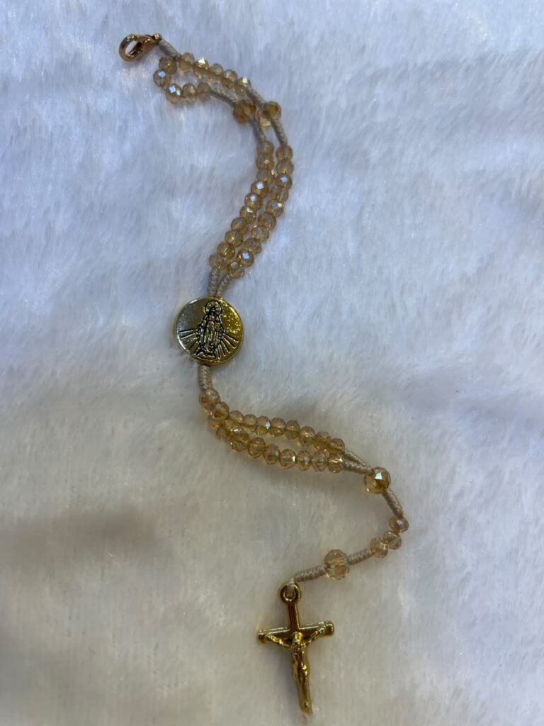 TERÇO PULSO CRISTAL CHAMPANHE - N. SRA. DAS GRACAS - DOURADO