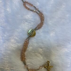 TERÇO PULSO CRISTAL ROSE TRANS - N. SRA. DE GUADALUPE - DOURADO